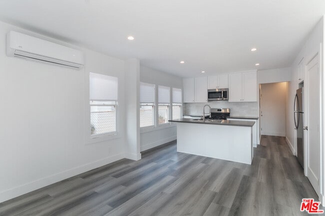 Photo - 2303 W 30th St