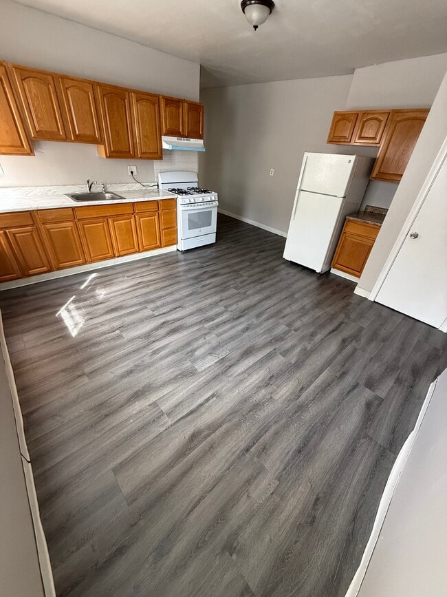 2495 Main St Unit 3