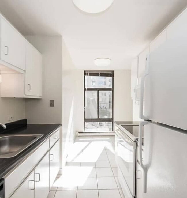 Photo - 1236 N Astor St Unidad 301