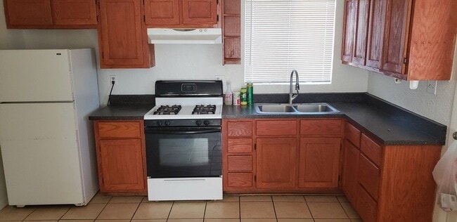 Photo - 114 W Riley Dr