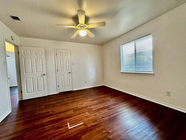Photo - 3/2 On Amelia CT