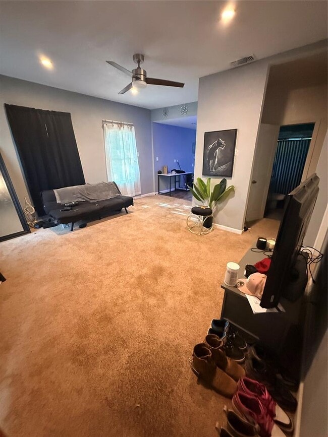 907 Attas Ave