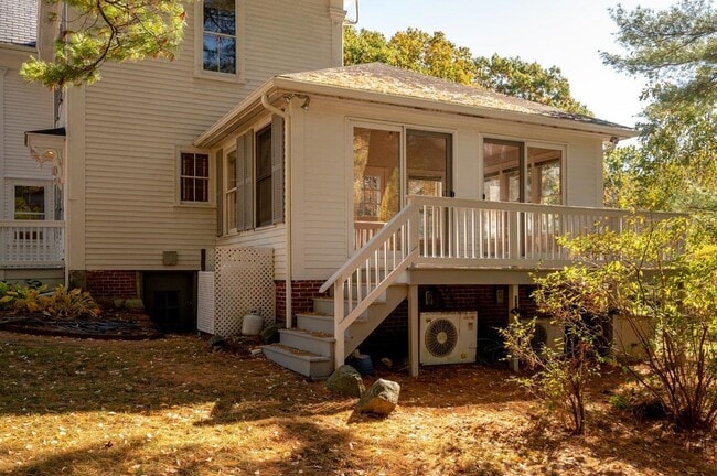 Photo - 110 Exeter Rd