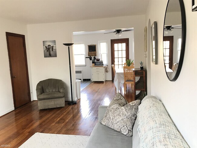 Photo - 2 br, 1 bath 4plex - 3512 Hazelwood Avenue 3