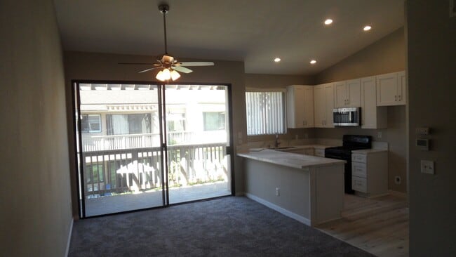 Photo - 10520 Lakeside Dr N Unidad N