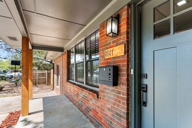 Photo - 1527 Camden Way