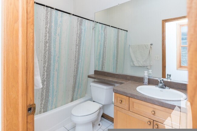 Photo - 2714 N Wayne Ave Unidad 2