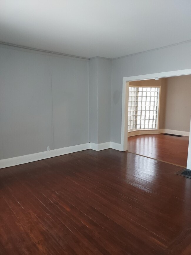 Photo - 329 Marshall St