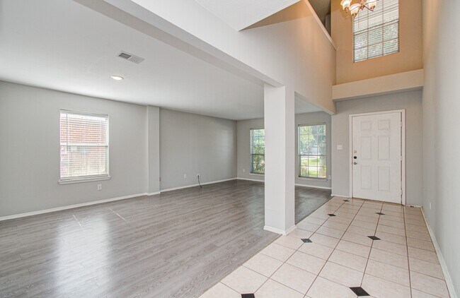 Photo - 16126 Coleburn Dr