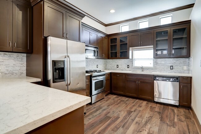 Building Photo - 8715 Meadowcroft Dr Unit 901 Rental
