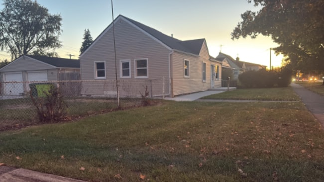 Photo - 28025 Warren Rd