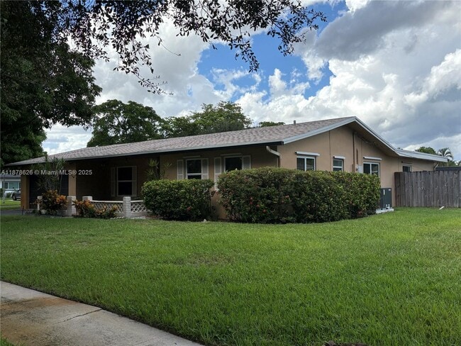 Building Photo - 6341 SW 5th St Rental