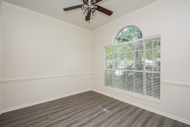 Photo - 918 Tennyson Dr