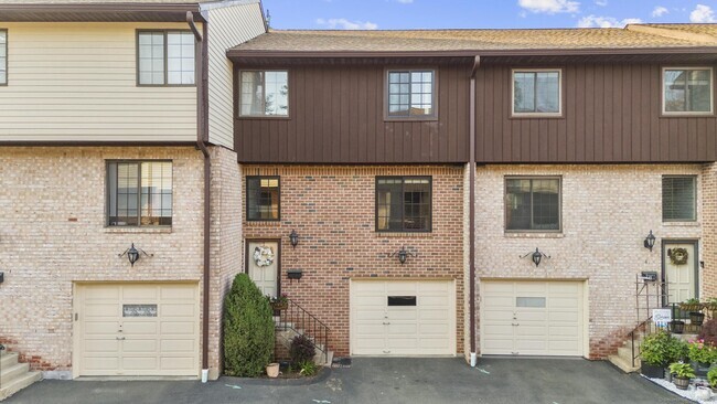 Building Photo - 237 Strawberry Hill Ave Unit 40 Rental