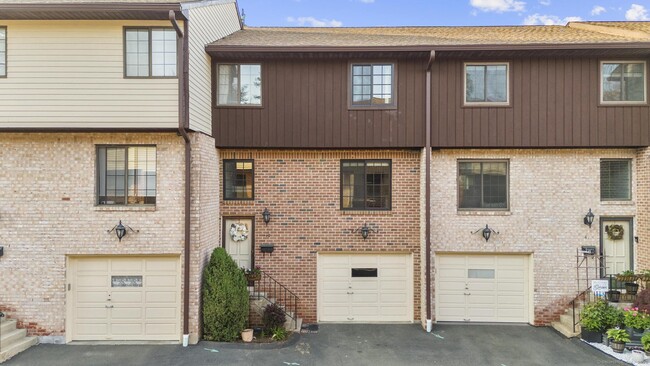Photo - 237 Strawberry Hill Ave Unidad 40 Rental