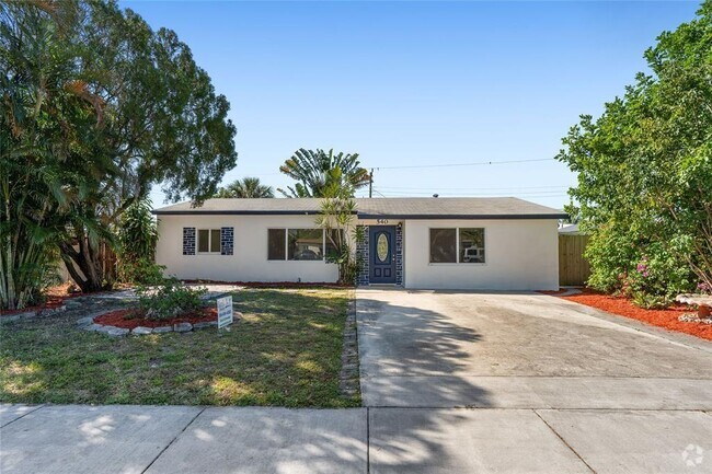 Building Photo - 540 NE 61st St Rental
