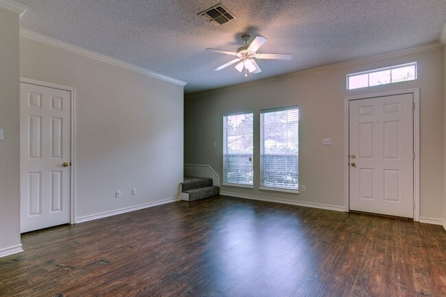 Photo - Townhome on Skyline Boulevard For Rent!