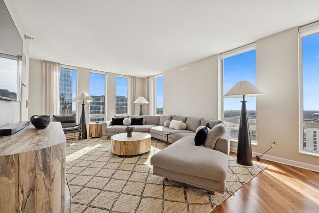 1250 S Michigan Ave
