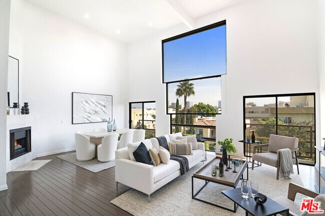 Building Photo - 1059 S Shenandoah St Unit 304 Rental