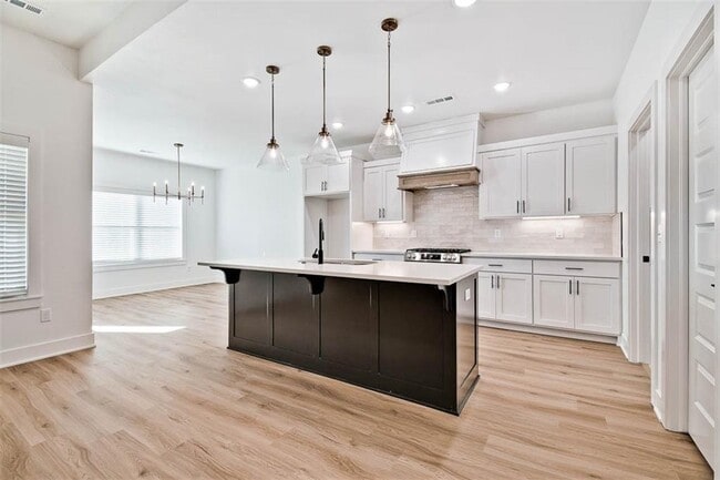 Photo - 20 Lochgilphead Ln