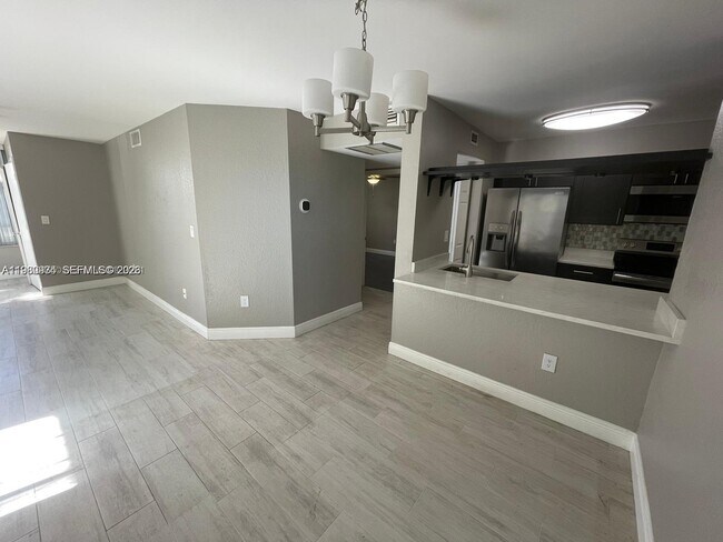 Building Photo - 2811 N Oakland Forest Dr Unit 110