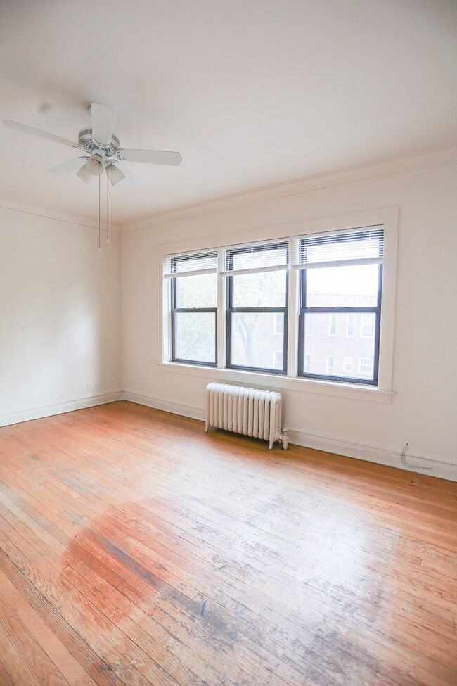 Building Photo - 2954 N Seeley Ave Unit 1
