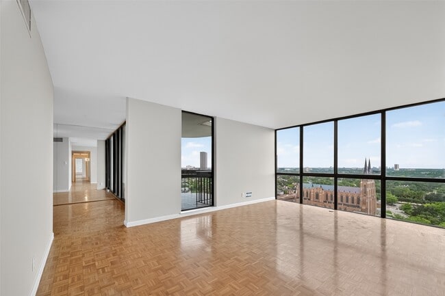 Photo - 5001 Woodway Dr