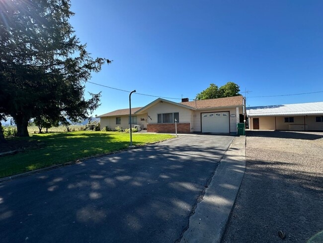 Building Photo - 5842 Henley Rd Rental