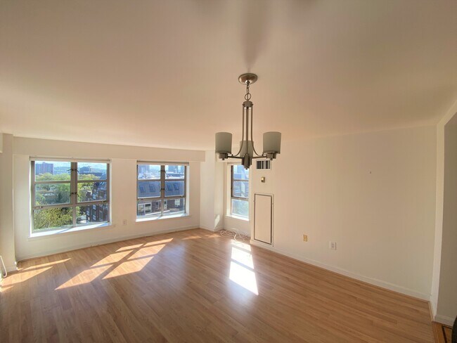 Building Photo - 931 Massachusetts Ave Unit 903