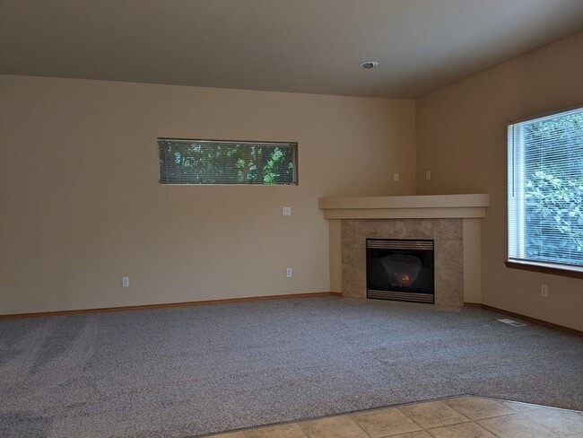 Photo - Beautiful 3 Bed 2.5 Bah Home in Auburn