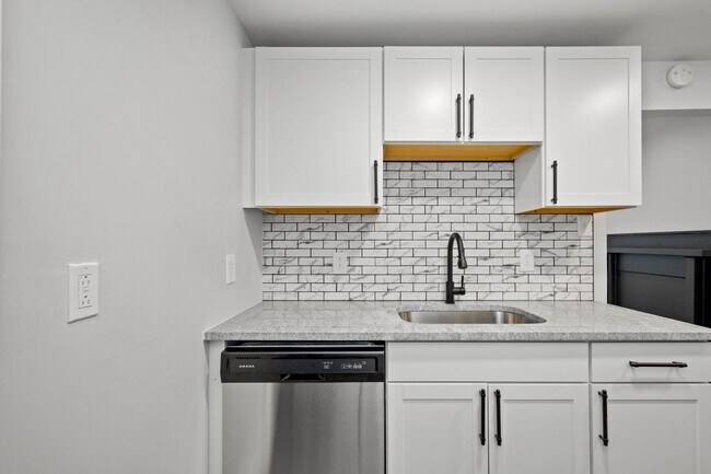 Photo - Gorgeous 4 bedroom home in Carrick available May 1!