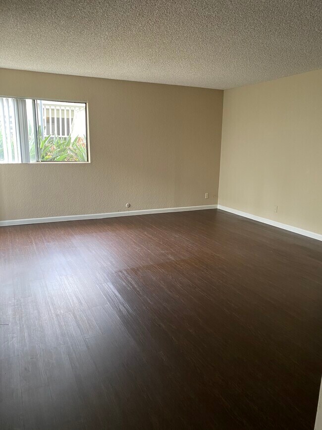 Living Room - 324 Victoria St Unit A102