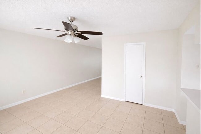 Building Photo - 2155 Hazlitt Dr