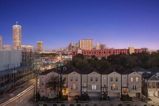Building Photo - 1005 S Shepherd Dr Unit 803