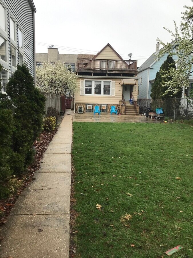 Photo - 2452 W Winona St Apartment Unit 2