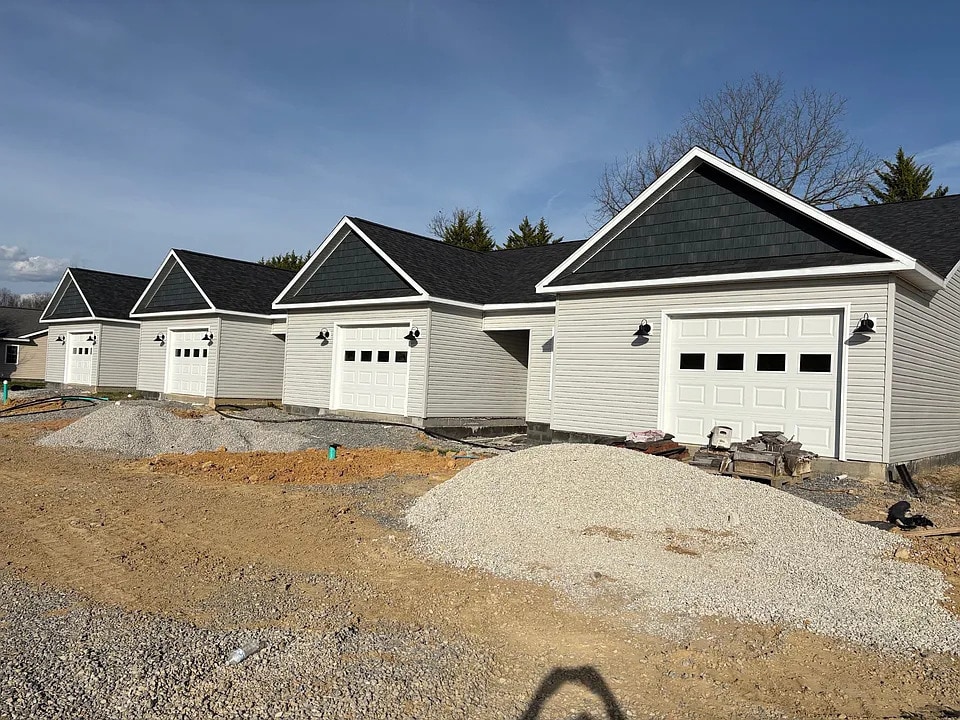 Photo - 175 Fairfield Ln