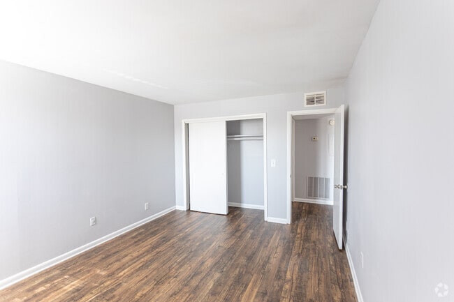 1BR, 1BA - 775 SF - Highland Ridge Apartments