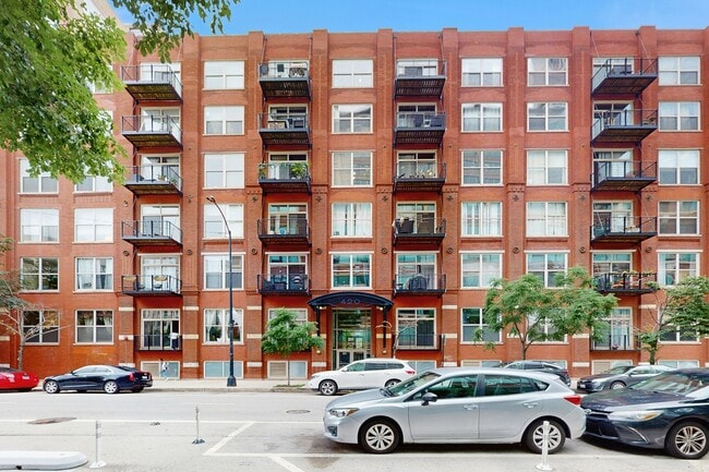 Building Photo - 420 S Clinton St Unit 704A Rental