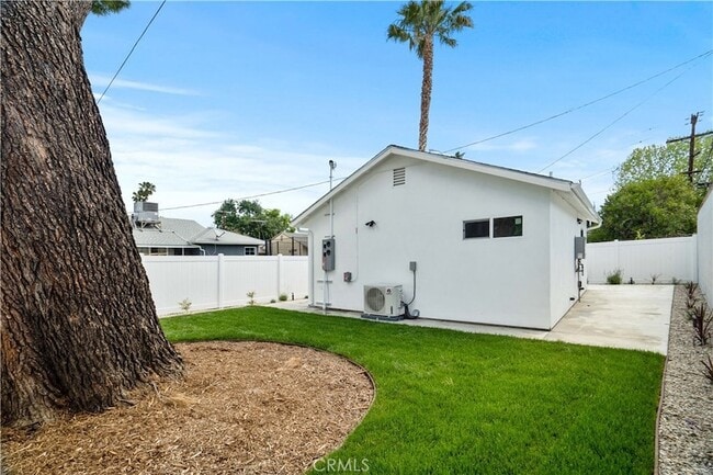 Photo - 18924 Sylvan St