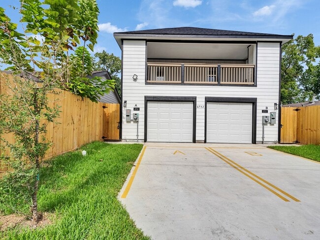 Photo - ? Spacious & Stylish 3-Bed Home – Garage I...