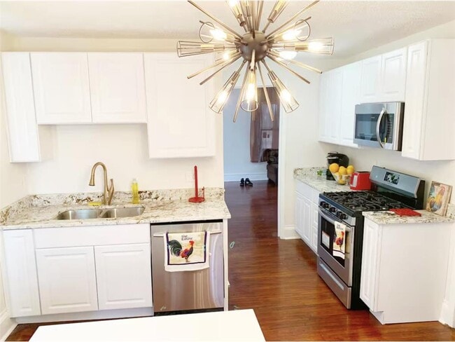 Photo - 2818 Dupont Ave N