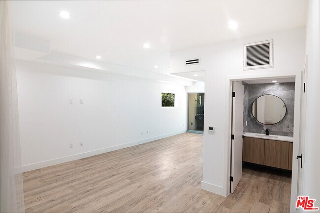 Photo - 1236 N Fairfax Ave Unit 4