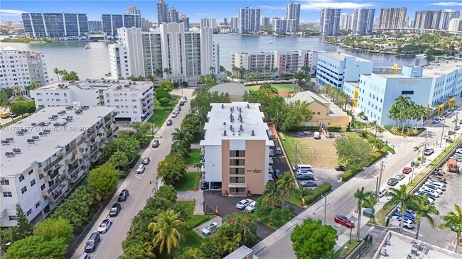 Building Photo - 18100 Atlantic Blvd Unit 206 Rental