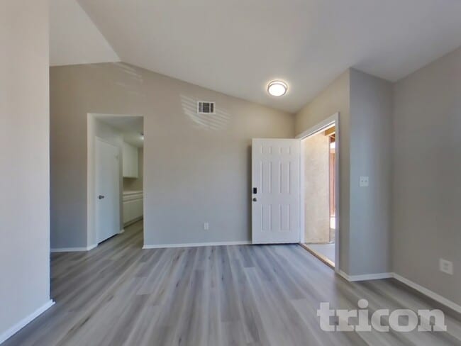 532 E Ave J 9