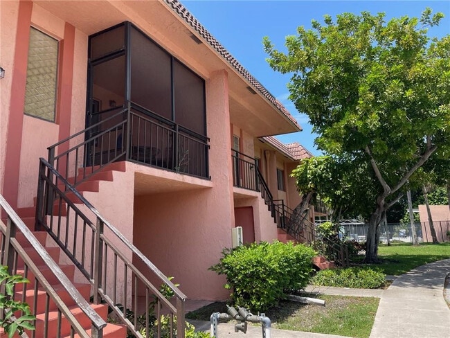 Building Photo - 235 Lakeview Dr Unit 102