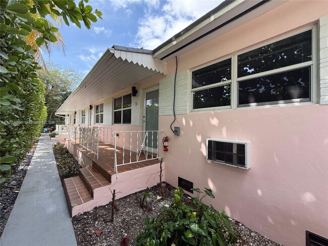 Photo - 424 NE 64th St Apartamento Unidad 1