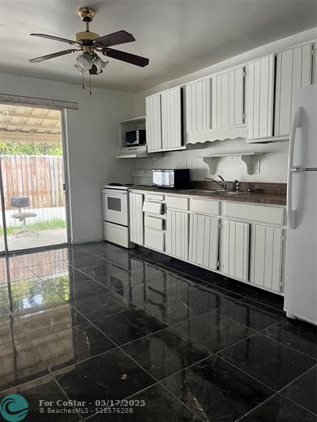 Photo - 5627 Sheridan St