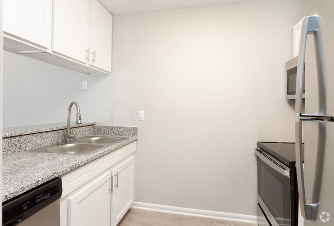 2BR, 1.5BA - 990SF - Kitchen