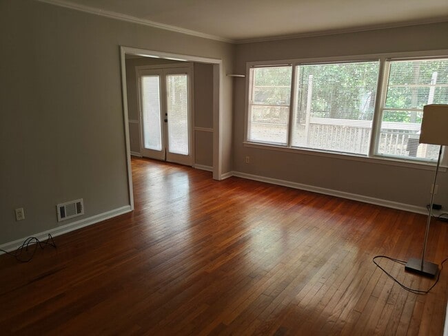 Photo - 2644 Pineland Ave