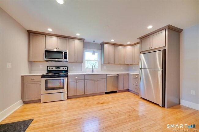 Photo - 157 River Rd